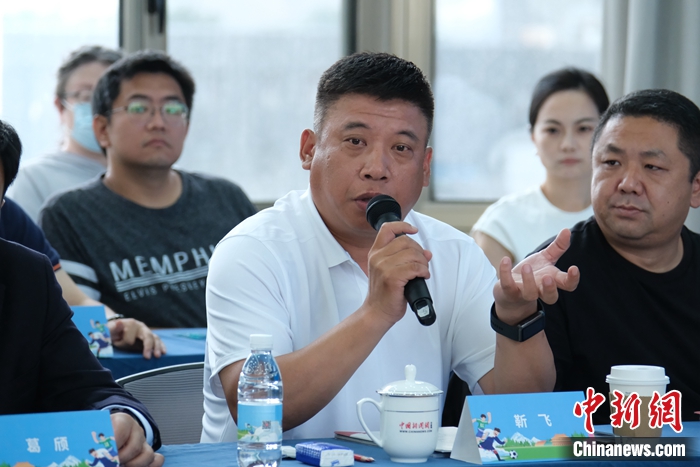 藏族少年走进北京国安赛场 共享足球梦想与民族