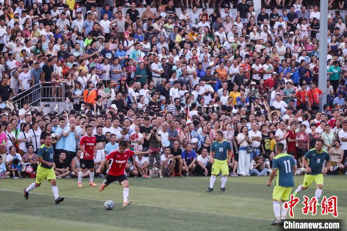 贵州“村超”决赛上演绝地逆转 民族团结共谱足