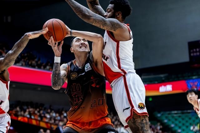 山东男篮迎七场硬仗 季后赛形势扑朔迷离