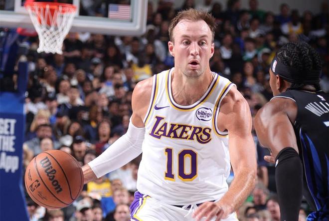 湖人三巨头缺阵 肯纳德三双力挽狂澜