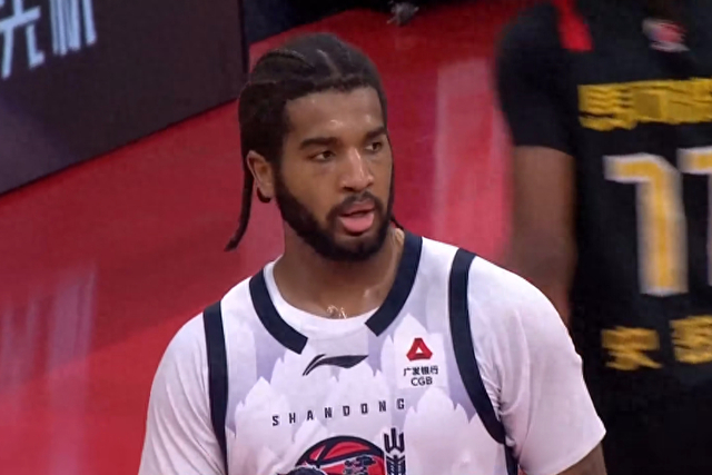 山东男篮客场掀翻深圳终结15连胜 五将评分超9分